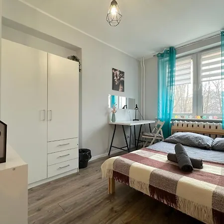 Homestay Lovely - Peaceful Retreat, 2 Minutes To Old Town Gdansk